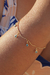 Pulseira banhada a ouro 18k com detalhes em olho grego, mostrando o design delicado e elegante.