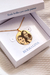 nae e fikhaColar redondo banhado a ouro 18k com foto personalizada em embalagem da marca Bermalina.