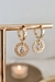 Brinco Argola Numerais Romanos Banhado a Ouro 18k na internet