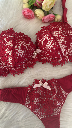 CONJUNTO COM DETALHE EM RENDA