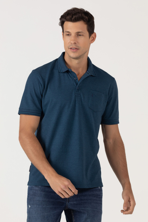 Camiseta gola polo com bolso