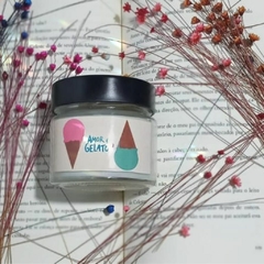 vela-artesanal-aromática-literária-amor-e-gelato
