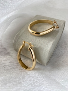 Argola oval lisa - Isa Marra Semijoias