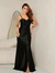 Vestido de festa acetinado com fenda