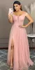 Vestido ombro a ombro com decote brilhoso na internet