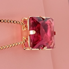 Conjunto Colar evBrinco Zircônias Vermelhas Formato Quadrado - APTA Moda e Acessórios