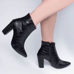 Bota Bico Fino Salto Médio Croco - comprar online