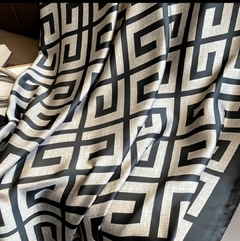 Lenço Toque Seda Quadrados PT/CZ/BR na internet