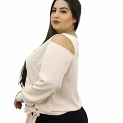 Blusa Social Ombro Vazado e Enfeites Prateados - comprar online