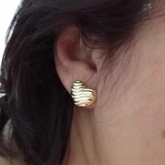 Brinco Coração Desenhado Banhado Ouro 18K - comprar online
