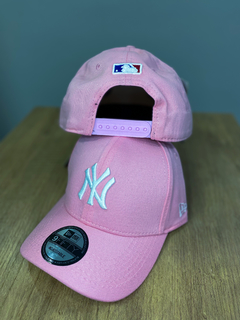 Boné New Era NewYork Yankees - Rosa Bebê - comprar online