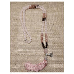 Japamala Pedras Naturais Quartzo Rosa, Granada e Pedra do Sol 108 contas - Encanto das Contas | Acessórios para sua conexão espiritual