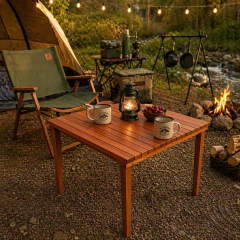 Mesa de Madeira Desmontavél de Enrolar Camping Pratica - comprar online