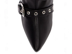 Bota Bico Fino Cano Médio - Sofisticação e Conforto em Preto com Detalhes Prateados - comprar online