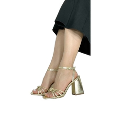 Sandália Luxo - Ouro Light: Elegância e Conforto com Salto Grosso de 9 cm - comprar online