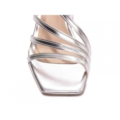 Sandália Prata Glamour - Brilho e Elegância com Salto Grosso de 9 cm