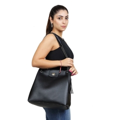 Imagem do Bolsa SANTUCCI Feminina Soft Média Preta