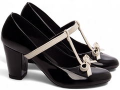 Sapato Boneca Mary Jane - Charme e Conforto em Verniz Preto com Detalhes Off White - Calcadospravc | Loja de Calçados