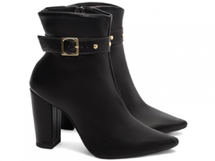 Bota Cano Curto Preto – Elegância e Versatilidade com Salto de 9 cm - Calcadospravc | Loja de Calçados