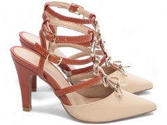 Scarpin Caramelo - 9 cm - Laços e Fivelas Dourados - Calcadospravc | Loja de Calçados