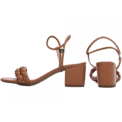 Conforto e Estilo - Sandália Feminina Salto 5,5cm Robusto - Caramelo - Calcadospravc | Loja de Calçados