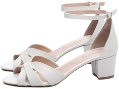 Sandália Off White - Salto Bloco Grosso 5,5 cm - Elegância e Conforto - loja online