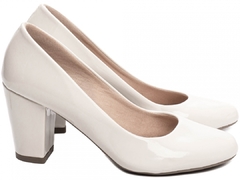 Scarpin Bico Redondo Estilo Boneca - Salto 7,5cm - Estilo em Verniz Off White - Calcadospravc | Loja de Calçados