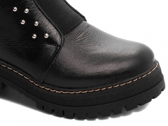 Minimalismo com Personalidade – Coturno Tratorado Couro Preto com Elástico
