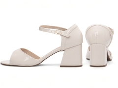 Sandália Arrasadora em Verniz Off White - Salto Antiderrapante Grosso 7 cm - Calcadospravc | Loja de Calçados