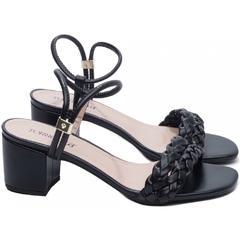 Imagem do Elegância e Conforto - Sandália Feminina Salto 5,5cm Robusto em Preto