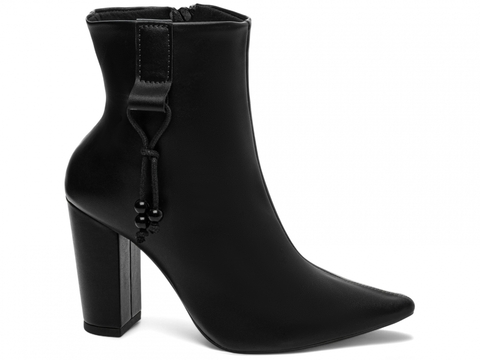 Bota Cano Curto Preto – Sofisticação e Conforto com Salto de 9 cm