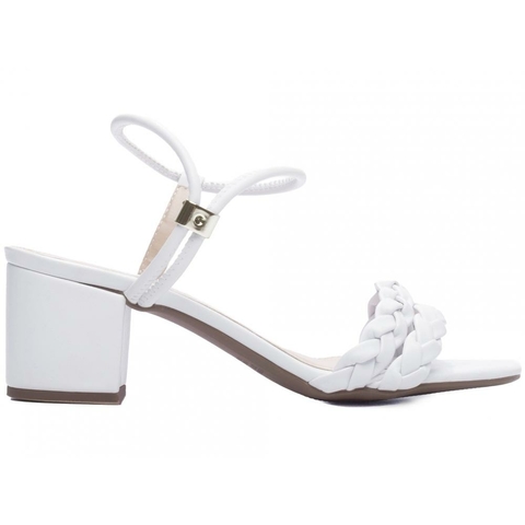 Elegância e Conforto - Sandália Feminina Salto 5,5cm Robusto em Branco - comprar online