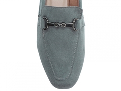 Conforto Intenso com Estilo Atemporal – Mocassim Feminino Bico Alongado Azul com Bridão Grafite