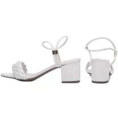 Elegância e Conforto - Sandália Feminina Salto 5,5cm Robusto em Branco - Calcadospravc | Loja de Calçados
