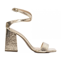 Brilho e Elegância em Cada Passo - Sandália Dourado Glamour - Salto Grosso 9cm - comprar online