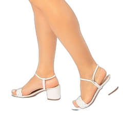 Elegância e Conforto - Sandália Feminina Salto 5,5cm Robusto em Branco - comprar online