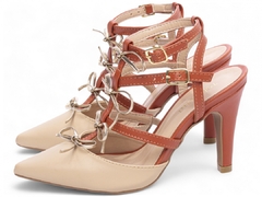 Scarpin Caramelo - 9 cm - Laços e Fivelas Dourados na internet
