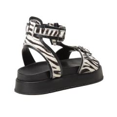 Sandália FlatForm Animal Print Pelo de Zebra – Conforto e Estilo Selvagem - Calcadospravc | Loja de Calçados