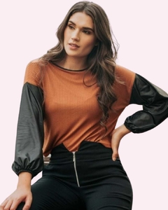 Blusa Canelada com manga em cirrê