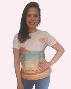 Blusa Estampada na Frente Tropical - comprar online