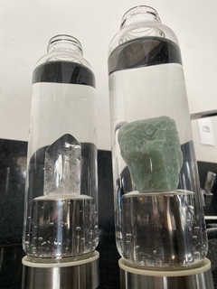 GARRAFA DE VIDRO DE AGUA E INFUSÃO - QUARTZO VERDE - VOLPE 
