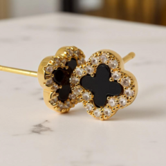 BRINCO TREVO DOURADO CRAVEJADO DE ZIRCONIA na internet