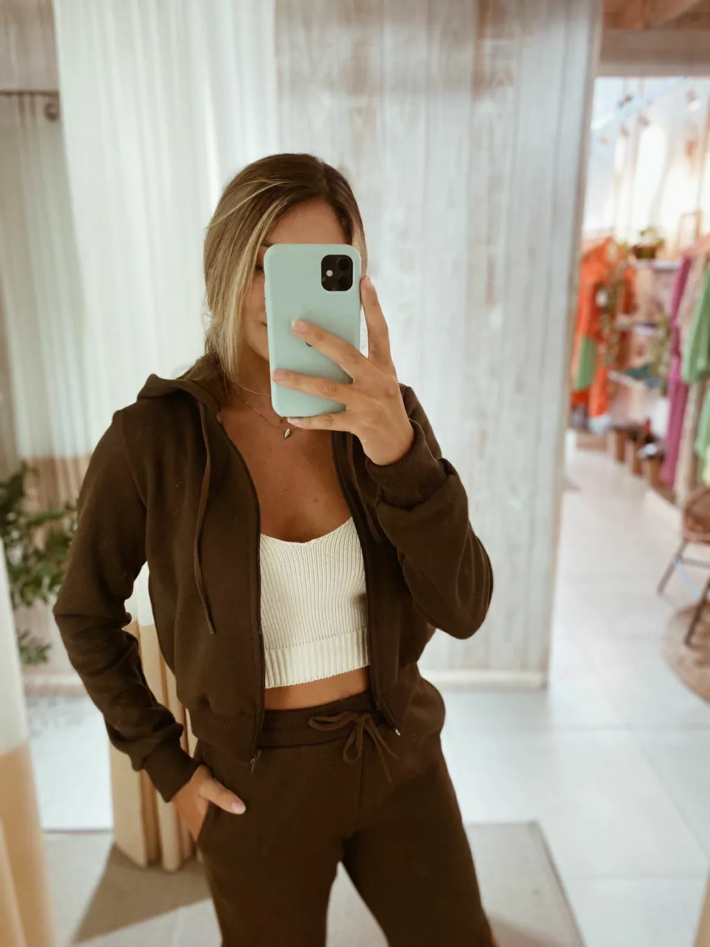 JAQUETA KIM MOLETOM COM CAPUZ CHOCO