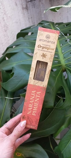 Sahumerios Aromanza con hierbas naturales x6 - Magia y botánica
