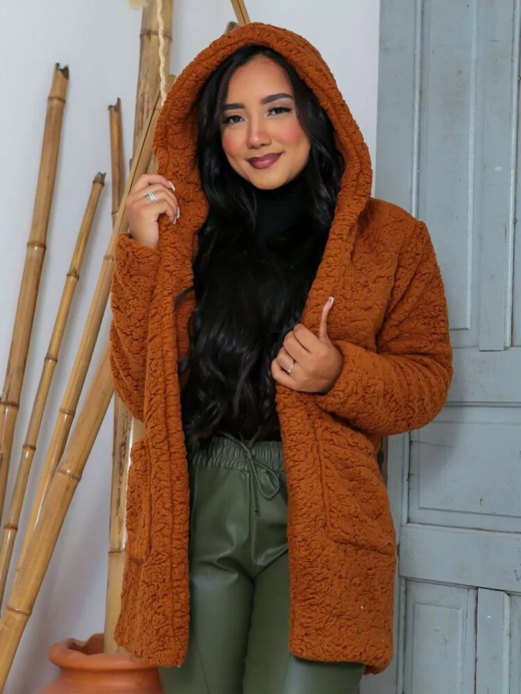 Casaco Teddy Max Forrado Capuz Bolsos Com Forro Interno Sobretudo Feminino Frio