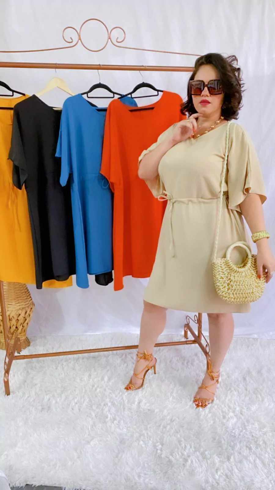 Vestido De Tecido Duna Com Mangas Curtas E Cinto