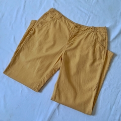 conjunto camisa + calça mostarda / 44 na internet