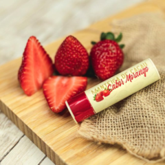 Protetor Labial Manteiga de Cacau - Sabor Morango - 3g