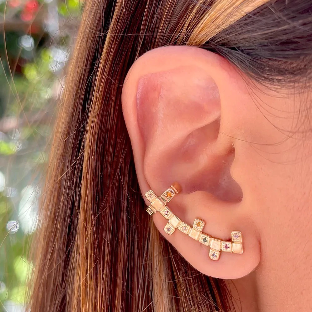 Brinco Ear Cuff Quadradinhos Coloridos ouro 18k