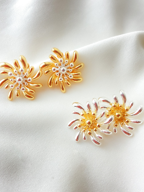 Brinco flor dois banhos - comprar online